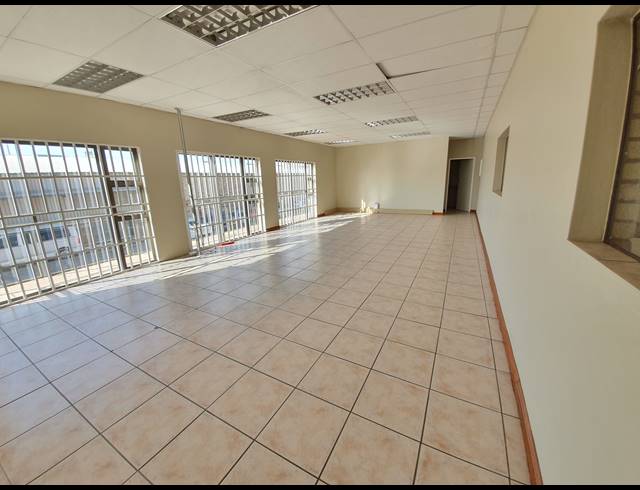 1,998M² WAREHOUSE TO LET IN AMALGAM